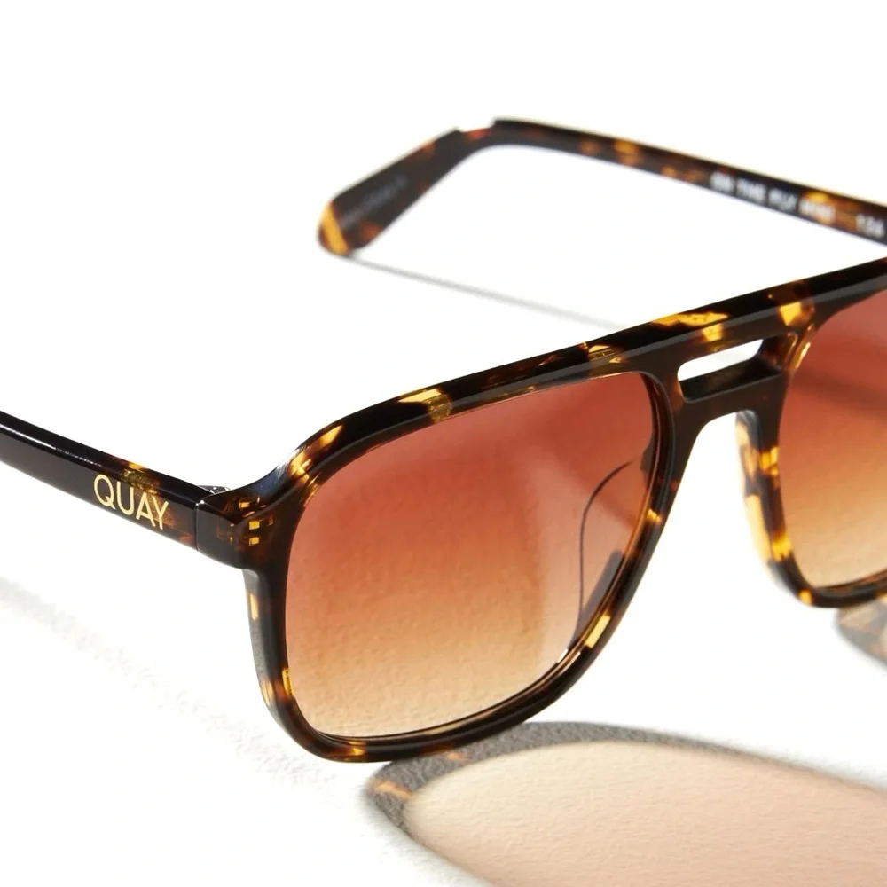 QUAY On The Fly Sunglasses Yellow Tortoise Brown Orange Gradient Lens Unisex NWT